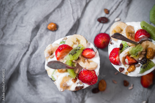 Nutrition Yoghurt fruit dessert strawberries banana kiwi raisins sunflower seeds oatmeal walnuts caramel