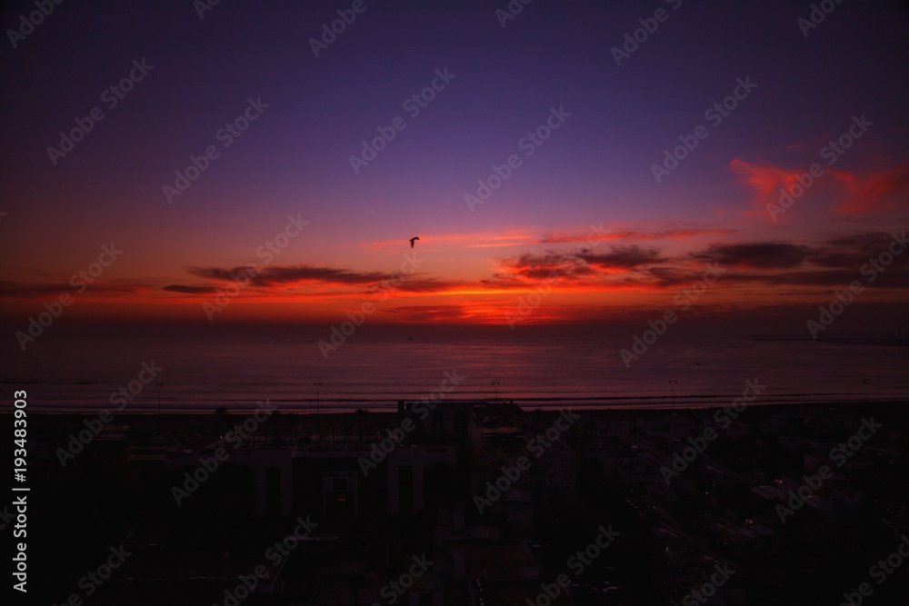 Obraz premium Sunset in a cloudy day