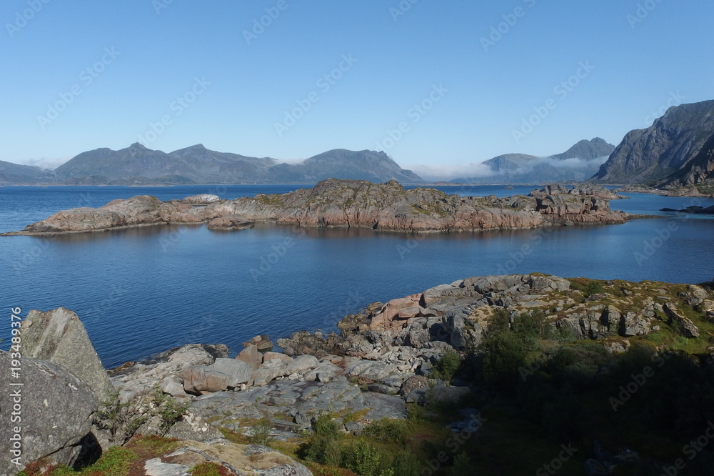 Norweskie wyspy Lofoty - skaliste wybrzeże