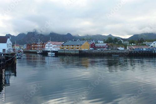 Norweskie wyspy Lofoty - Kabelvag, miasteczko z ładną drewnianą zabudową photo