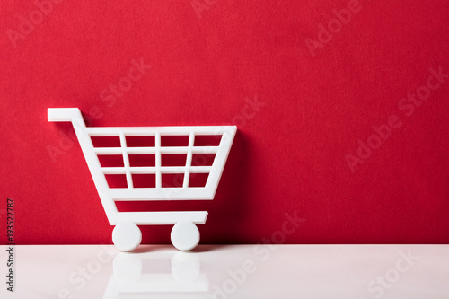 Slika na platnu Close-up Of A White Shopping Cart