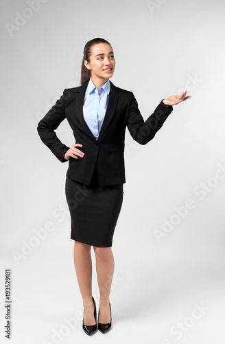 Beautiful young woman in el...