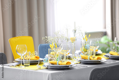 Beautiful Easter table sett...
