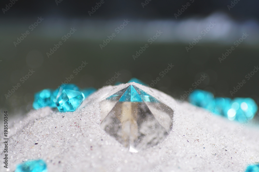 Künstliche Diamanten mit feinem Sand fotografieren
