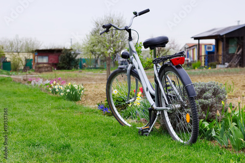 Parked modern lwomen´s bicycle in the gardening area