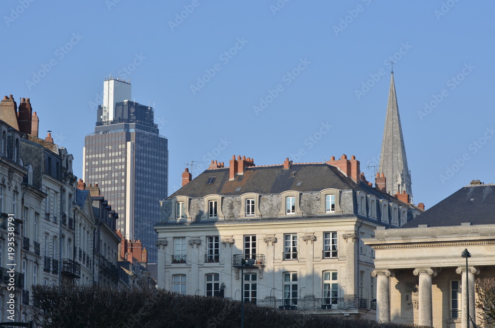 Nantes : Tour Bretagne et Palais de la Bourse