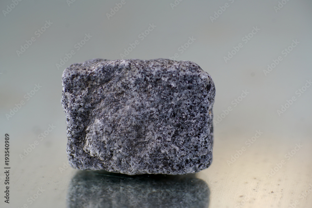 Das Mineral Granit ist reich an Quarz und Glimmer Stock Photo | Adobe Stock