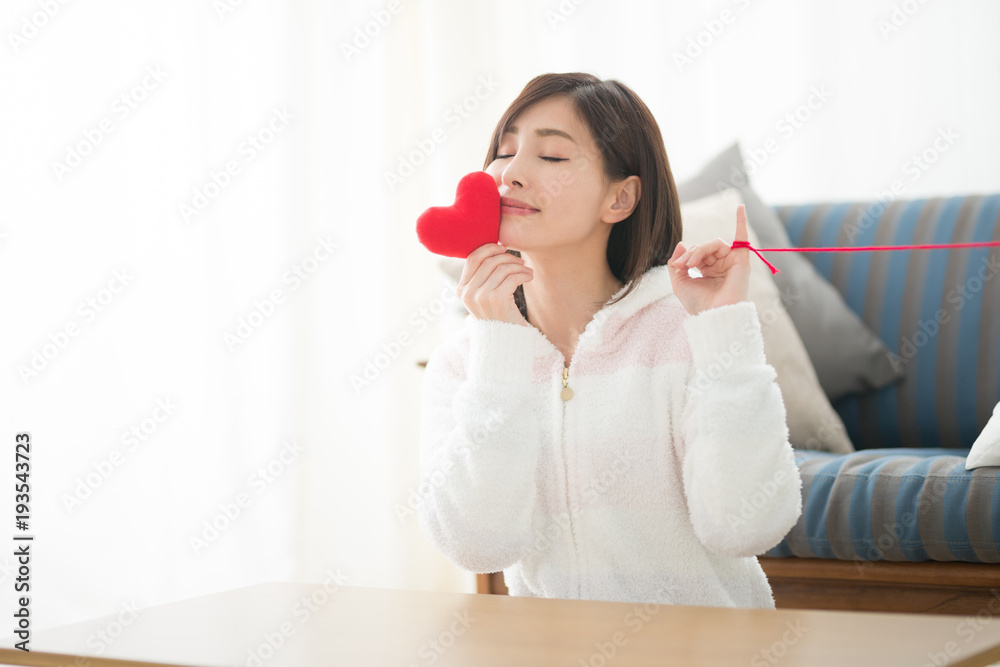 ルームウェア・女性・ソファ ルームウェア・女性・ソファ