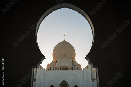 Abu Zabi, Zjednoczone Emiraty Arabskie, 4 stycznia 2018 r., Wielki Meczet Szejka Zayeda w Abu Zabi, Zjednoczone Emiraty Arabskie