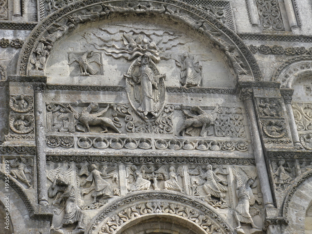 Obraz premium Cathédrale d'Angoulême (sculptures façade)