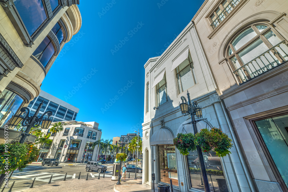 Fototapeta premium Eleganckie budynki przy Rodeo Drive