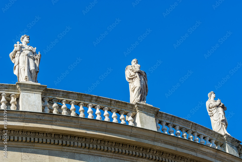 Obraz premium Closeup view of historical statues on top of Matthias cathedral in Budapest, Hungary