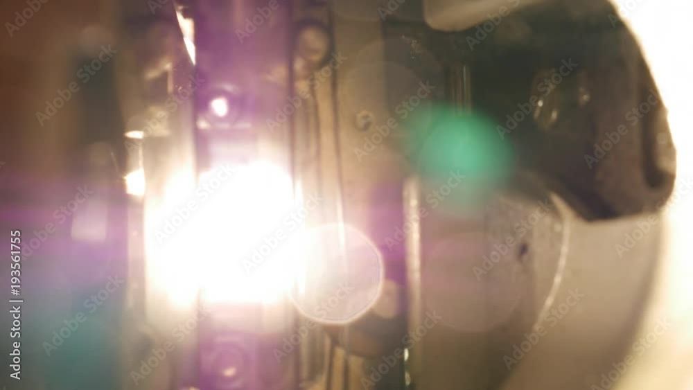 luces que genera un proyector antiguo de cine de 8mm