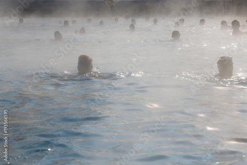 Fotografie Dampfendes Schwimmbad