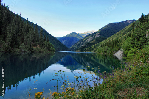 Fototapeta Naklejka Na Ścianę i Meble -  Lake in the mountains