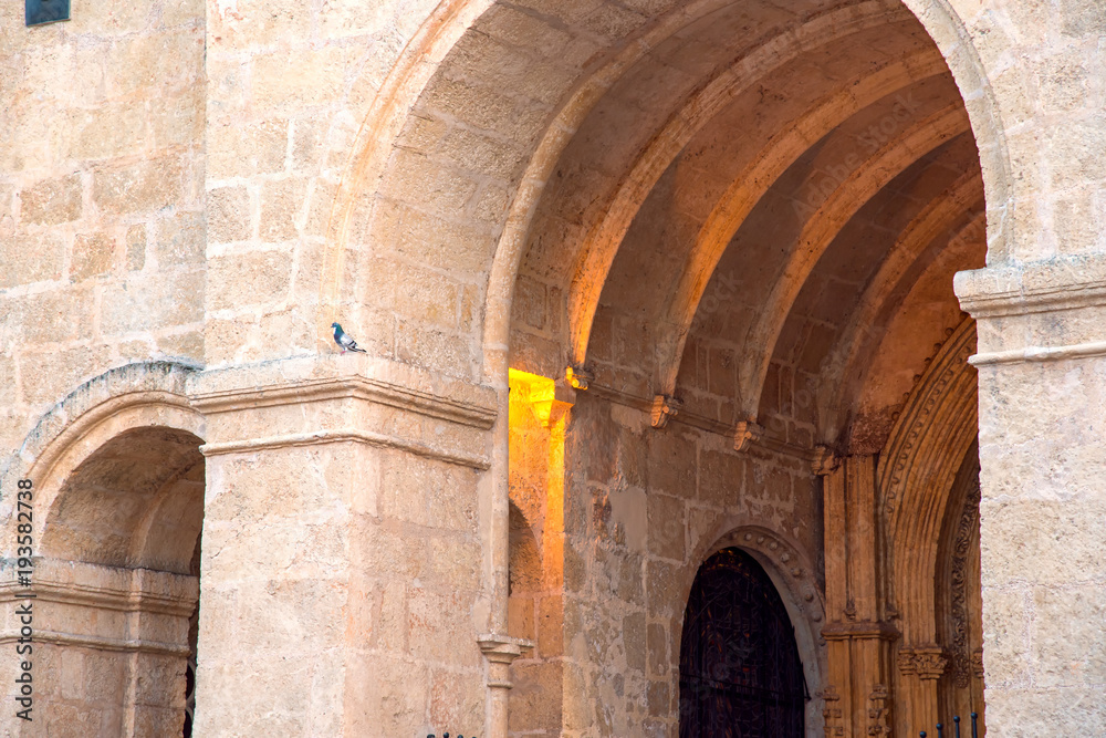 Naklejka premium luce sulla volta della cattedrale