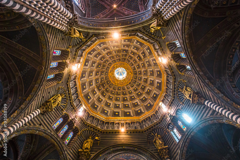 Obraz premium interiors and decors of Siena cathedral, Siena, Italy