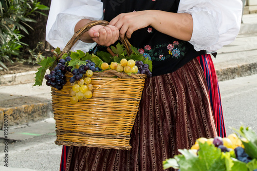 QUARTU S.E., ITALIA - SETTEMBRE 21, 2014: Sfilata di costumi sardi e carri per la sagra dell'uva in onore dei festeggiamenti di Sant'Elena - Sardegna photo