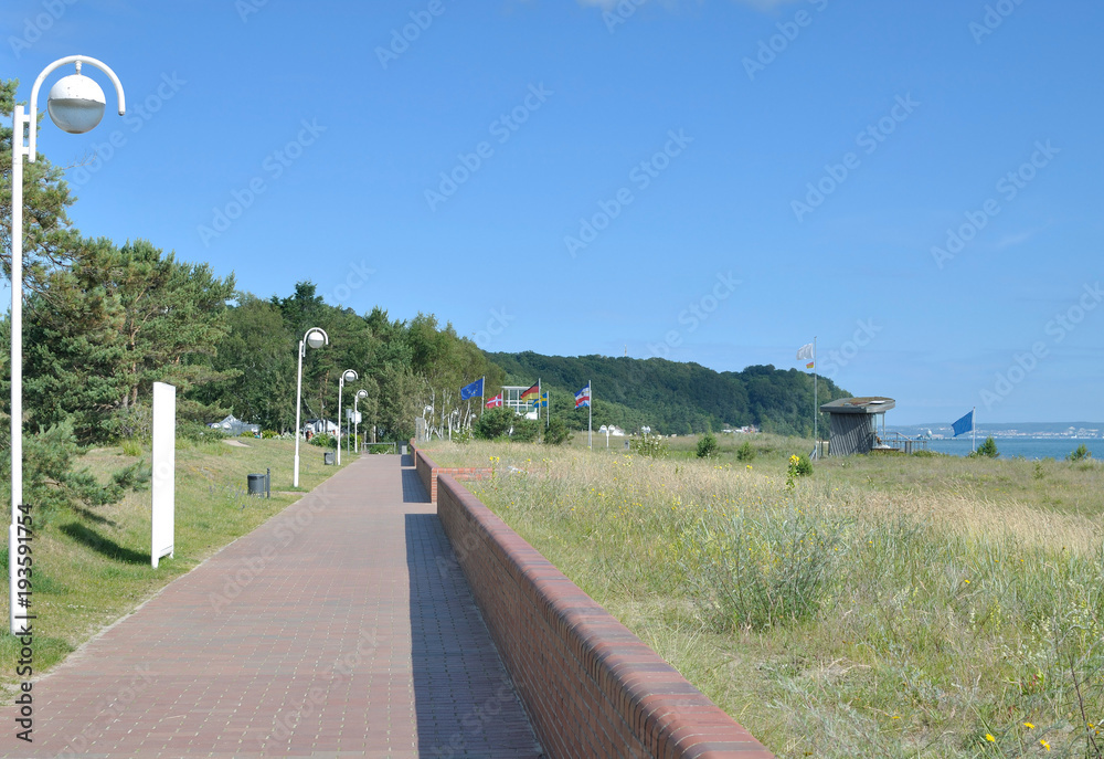 Seepromenadenweg im Ostseebad Baabe auf der Insel Rügen,Ostsee,Mecklenburg-Vorpommern,Deutschland