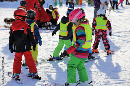 Kinder in der Skischule
