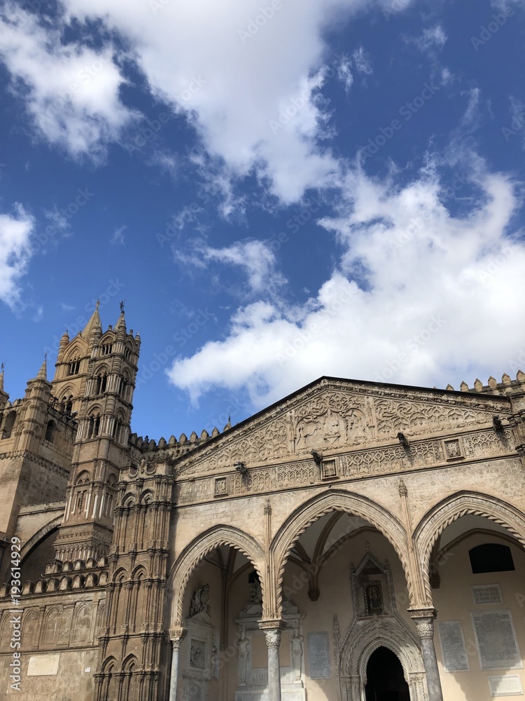 Stupendo ingresso della Cattedrale di Palermo, Sicilia, Italia