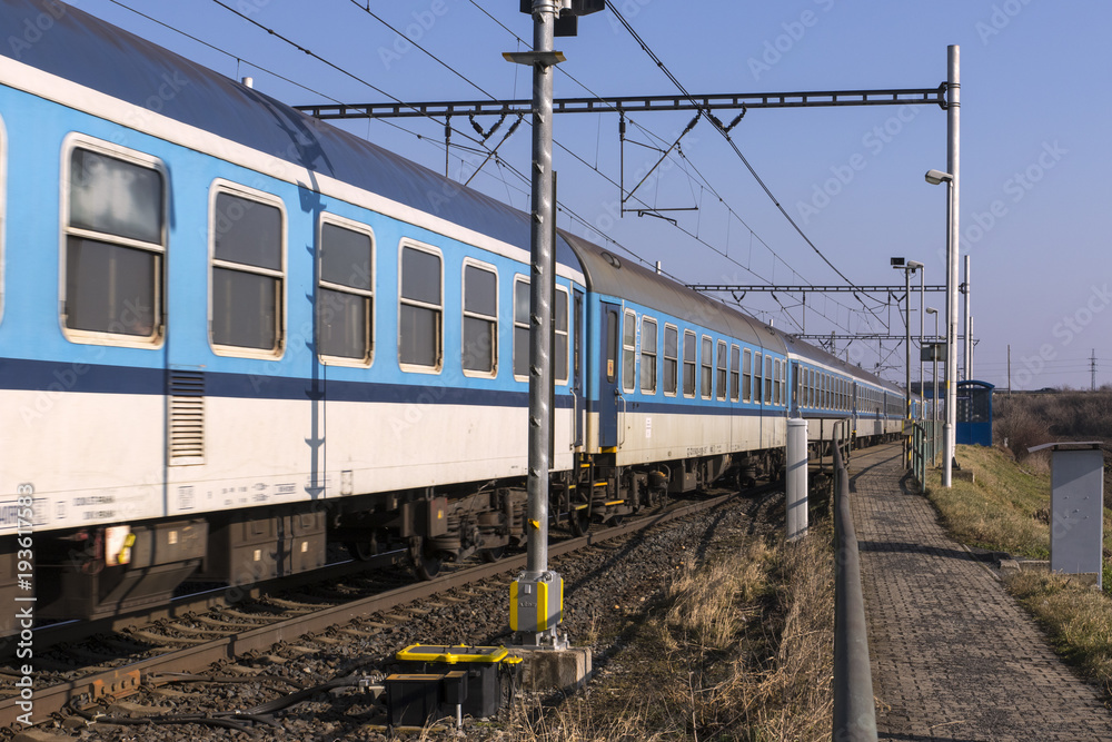 Obraz premium railways in the spring landscape