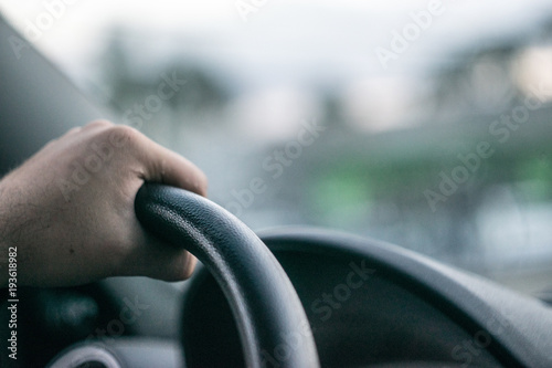Photo Man driving and holding the steering wheel