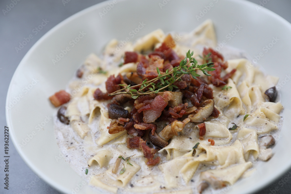 pasta fettuccine alfredo white sauce with ham bacon and mushroom pasta fettuccine alfredo white sauce with ham bacon and mushroom