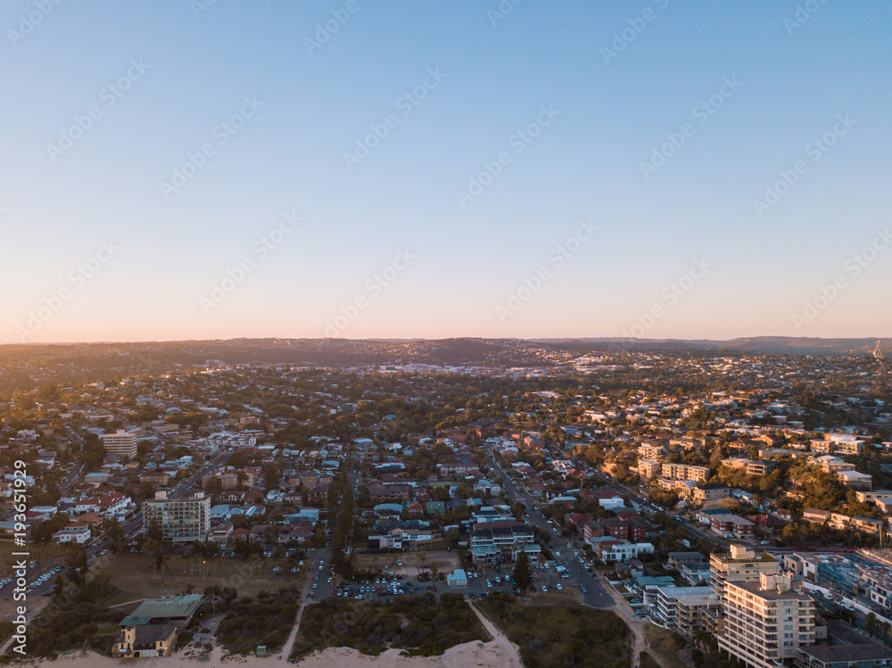 Obraz premium Aerial residential view along the Sydney coastline.