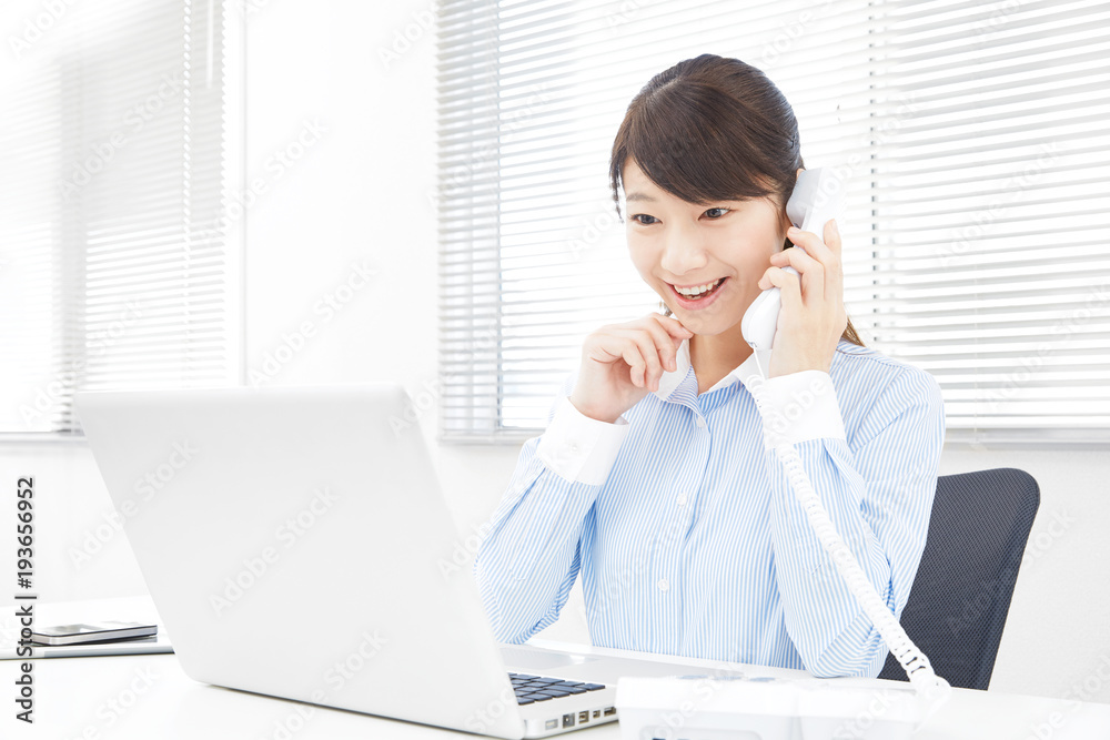 女性 ビジネス 電話 女性 ビジネス 電話
