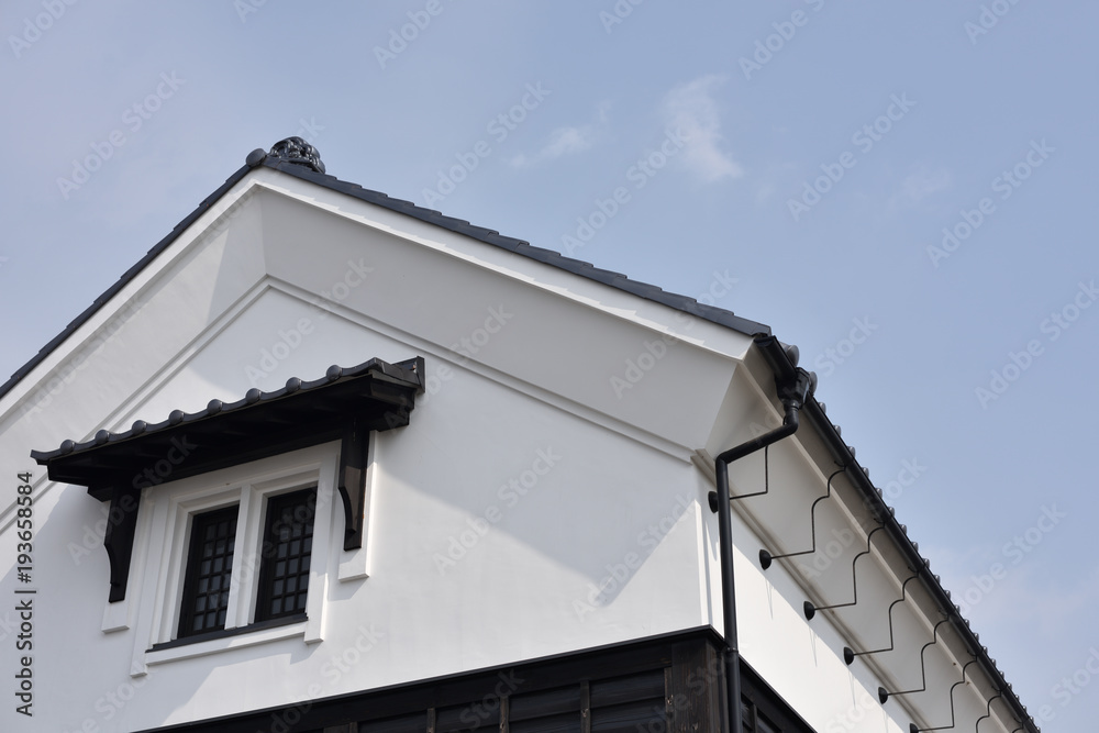 日本の岡山の白壁の建物