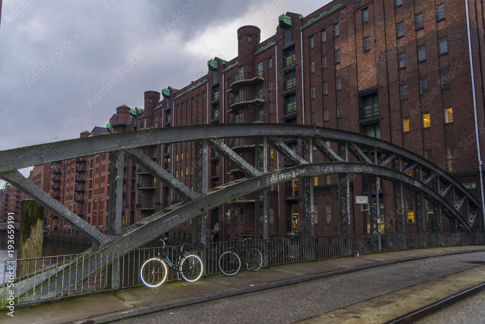 Naklejka premium Bridge in Hamburg Speicherstadt