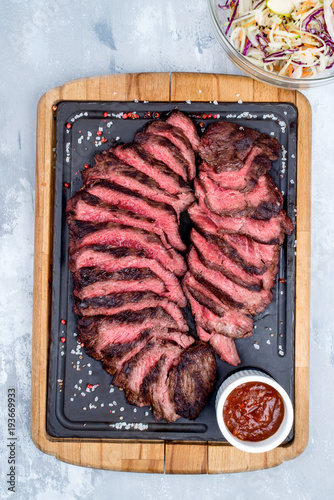 Εκτύπωση καμβά Steak sliced in pieces on the chalkboard