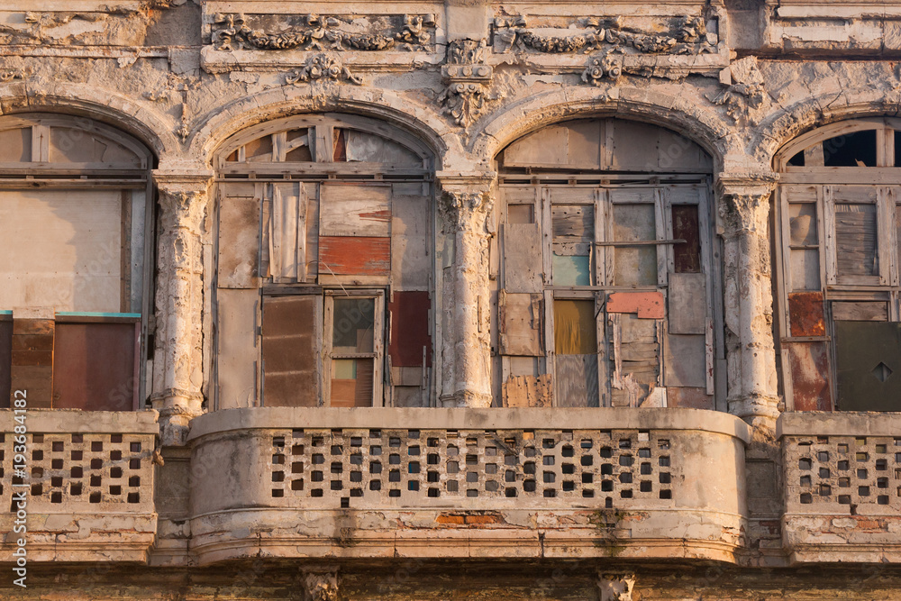 File:Balcony in Havanna Cuba - Calle Brasil.jpg - Wikimedia Commons