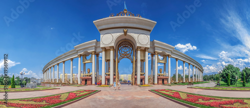 Fotografia ALMATY, KAZAKHSTAN - JULY 10, 2016: Column of the park of the First President