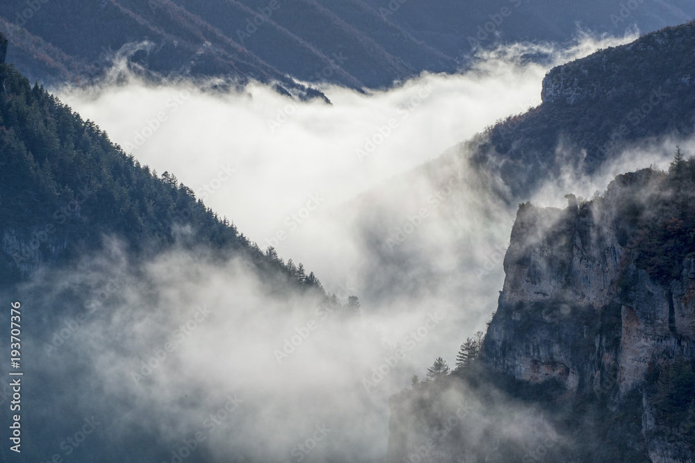Obraz CANYON OF THE GORGES DU TARN OBSCURED BY CLOUDS