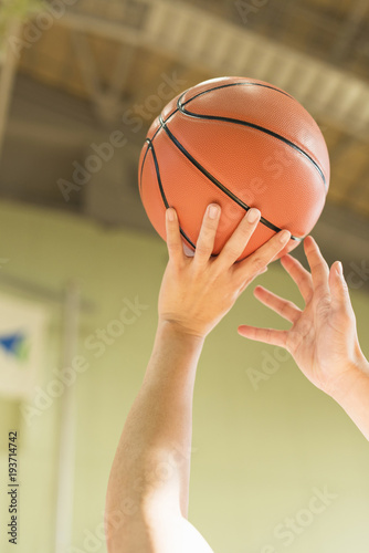 バスケットボール ミドル男性 © One