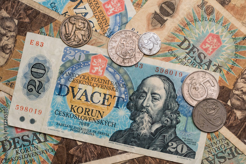 Foto Old, vintage defunct currency (Czechoslovakian banknotes and coins)