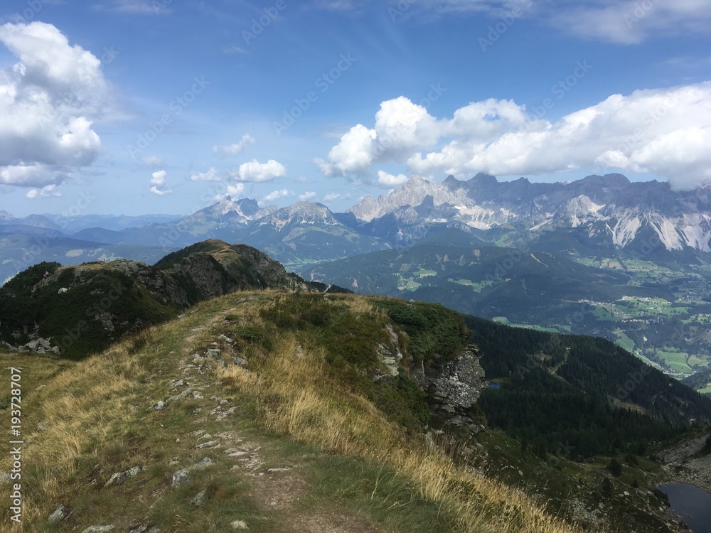 Österreich wandern Ausblick Alpen weite Ferne