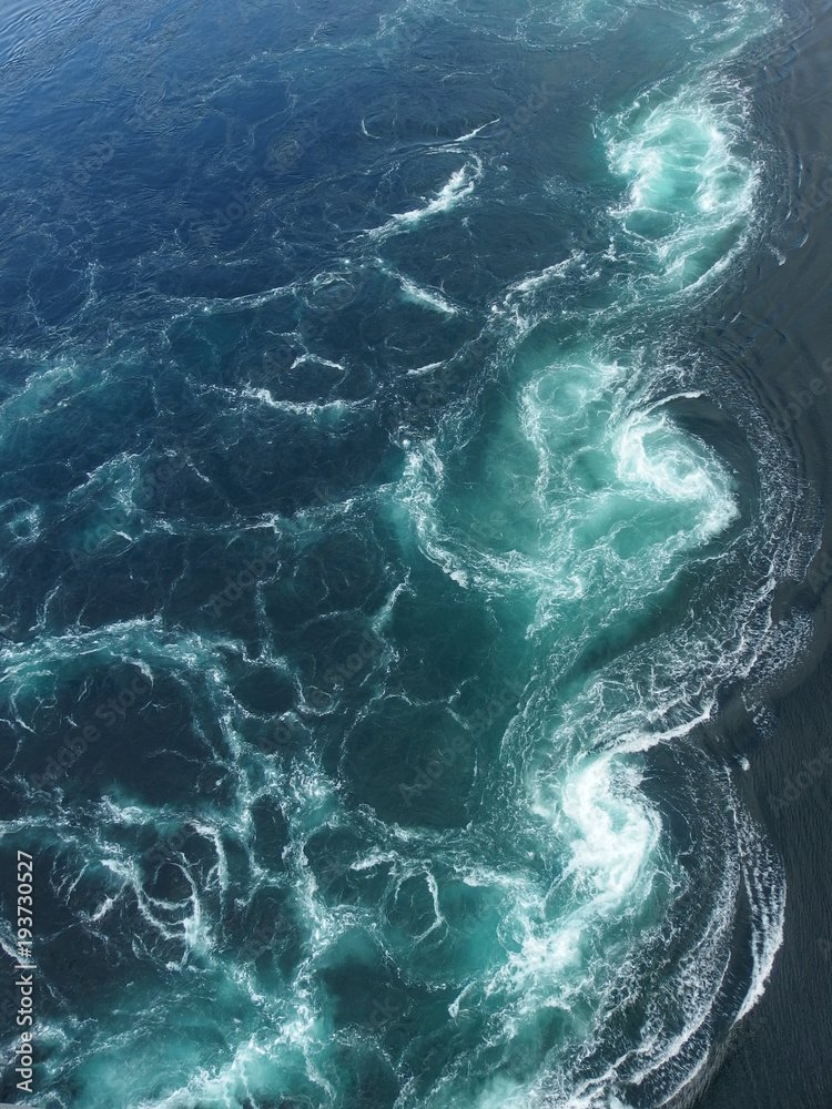 Norwegia Północna, okolice Bodo - Saltstraumen, jeden z najsilniejszych na świecie maelstromów (prądów pływowych) Norwegia Północna, okolice Bodo - Saltstraumen, jeden z najsilniejszych na świecie maelstromów (prądów pływowych)
