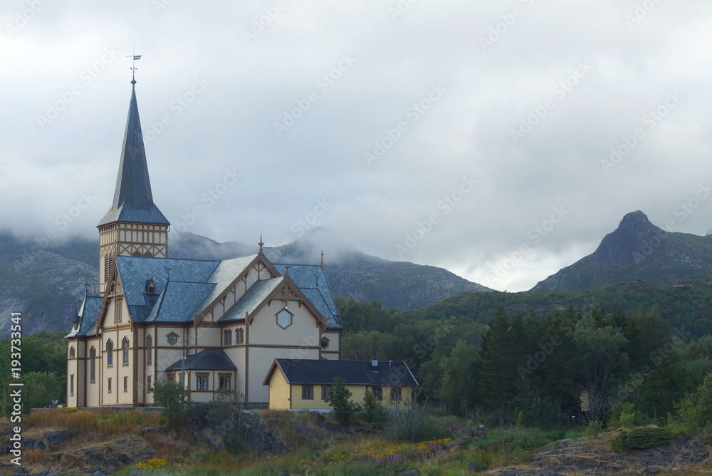 Norweskie wyspy Lofoty - Kościół Vågan w Kabelvag (Katedra Lofocka). Norweskie wyspy Lofoty - Kościół Vågan w Kabelvag (Katedra Lofocka).