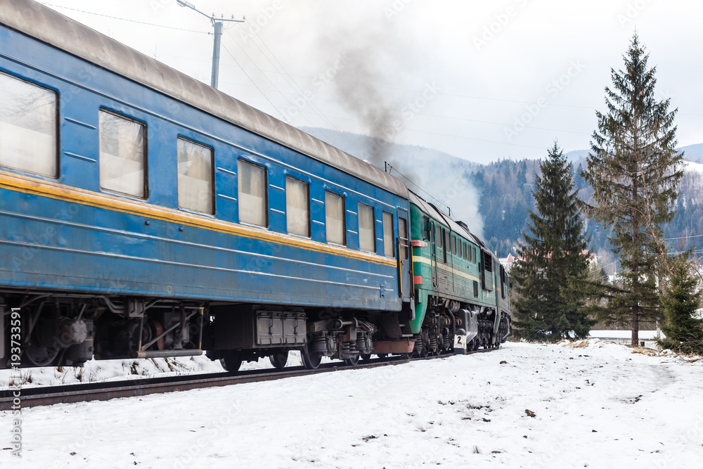 Obraz premium Train in the mountains