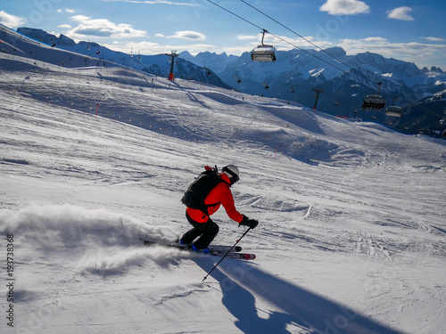 Canvastavla Skiier going downhill in slope