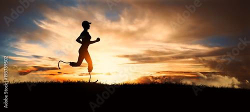 Fotografía woman runs with prosthesis
