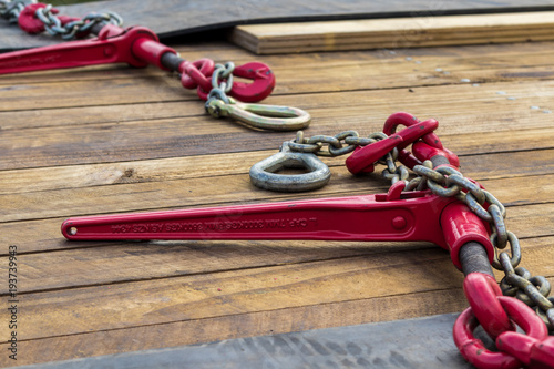 Red Load Chain Binder