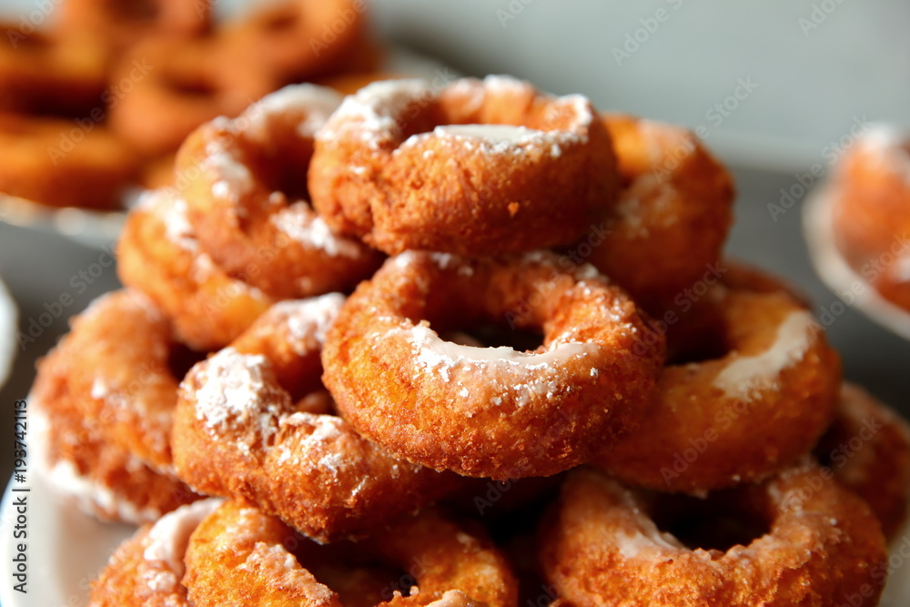 A homemade donut, despite the non-ideal shape, is a taste superior to any other donut purchased in a store or in a supermarket because it was created from the work of its own hands.
A homemade donut, despite the non-ideal shape, is a taste superior to any other donut purchased in a store or in a supermarket because it was created from the work of its own hands.