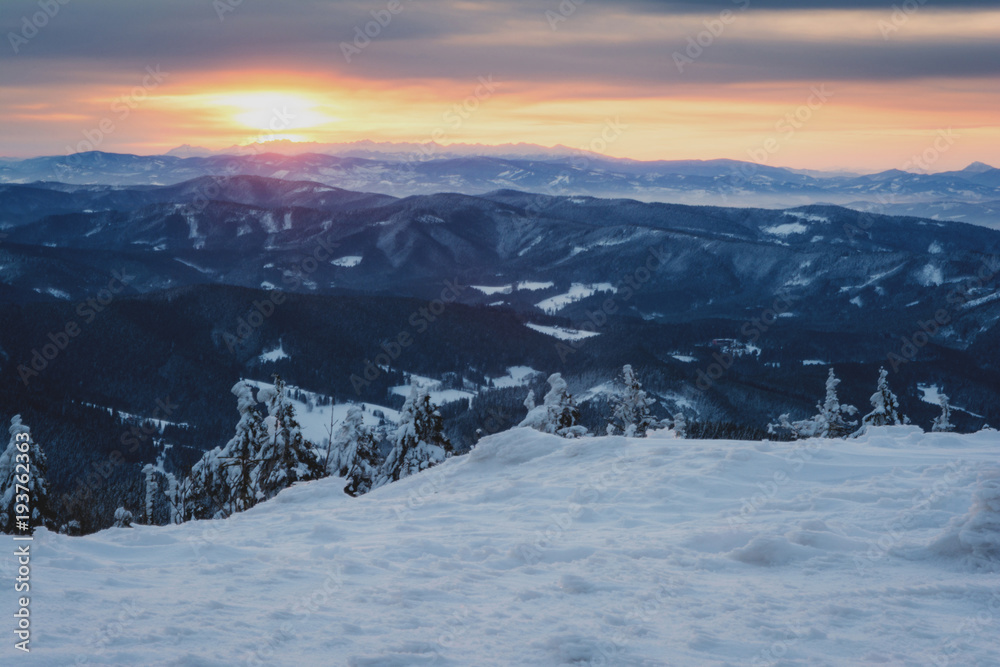 Obraz premium sunrise in snowy mountains