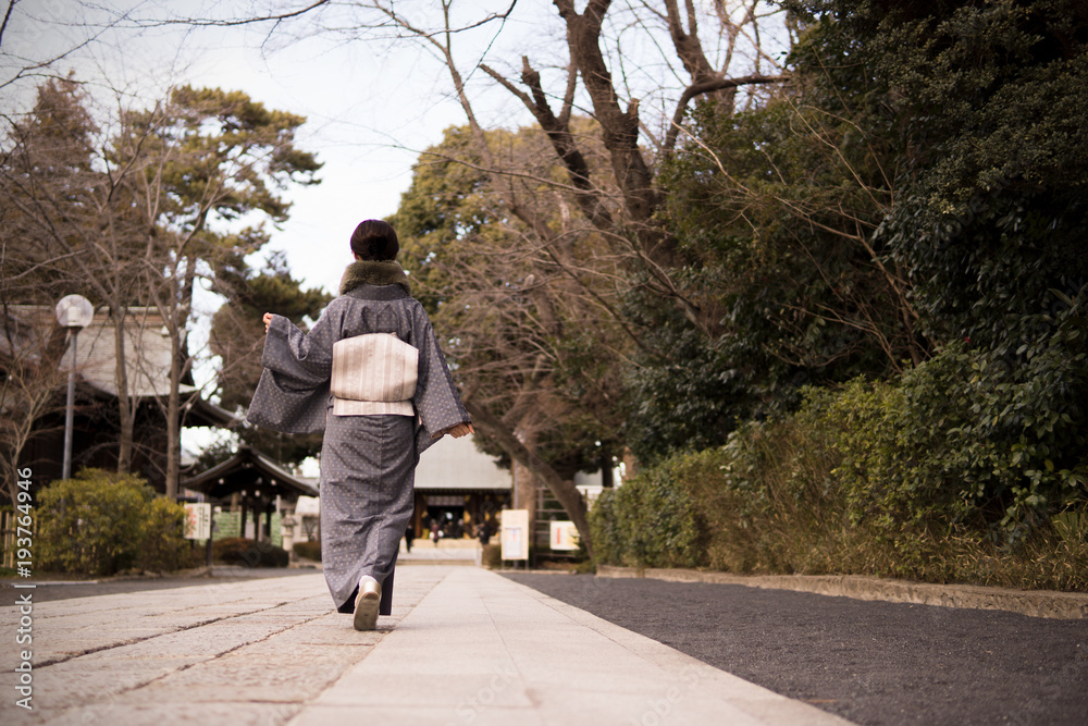 Fototapeta premium 着物の女性 茶道