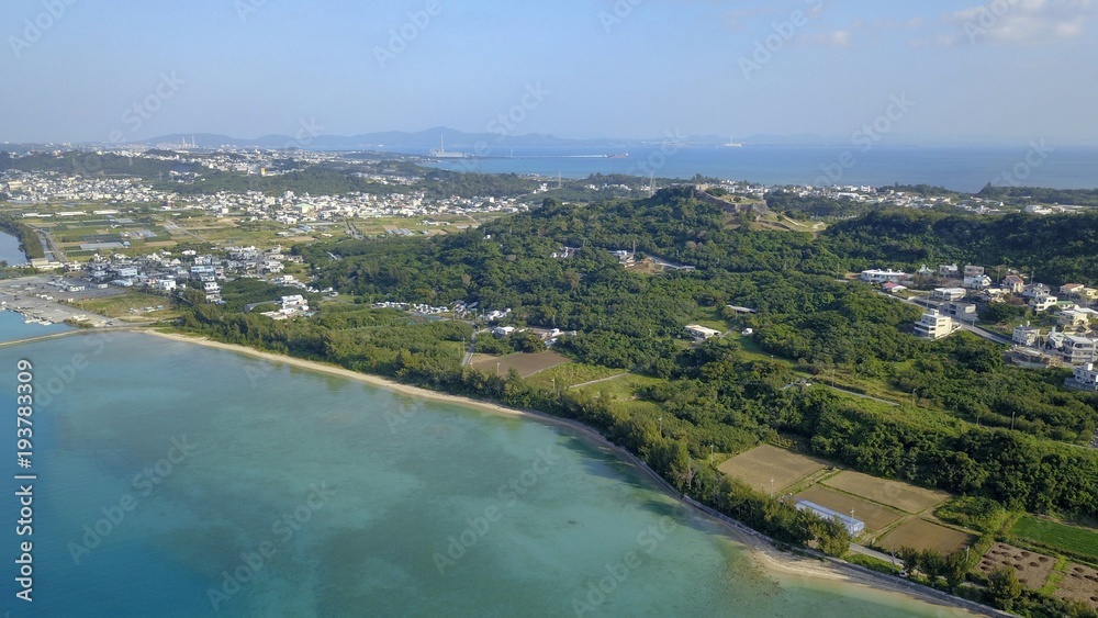 綺麗な海と勝連城跡