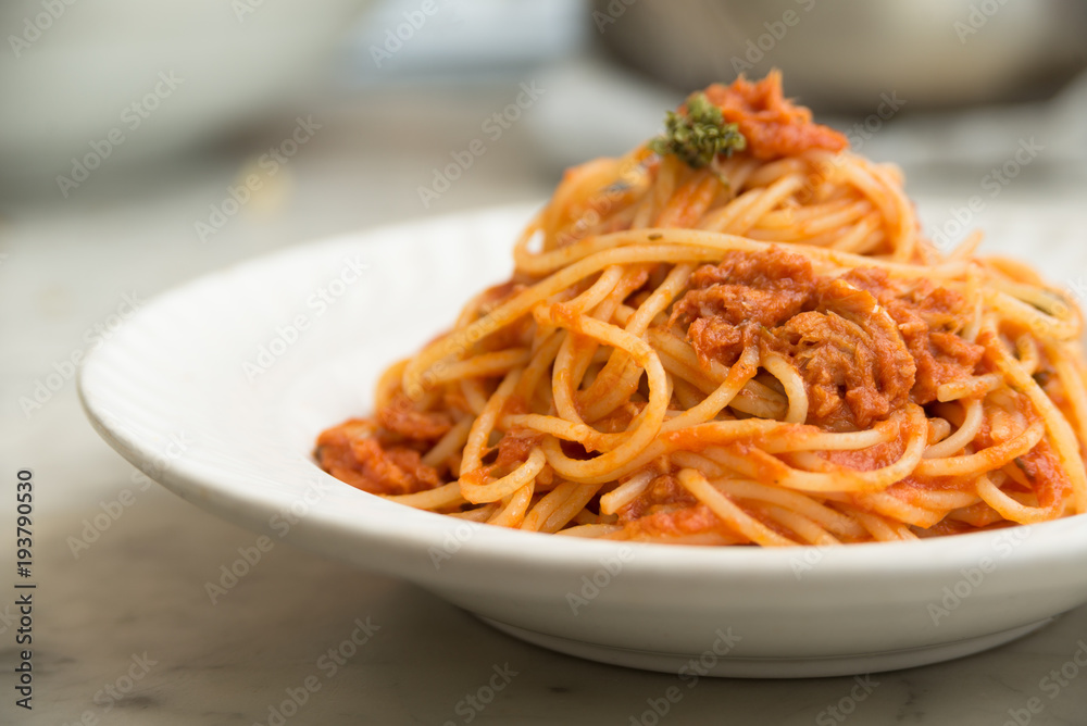 Spaghetti con ragù di pesce Spaghetti con ragù di pesce